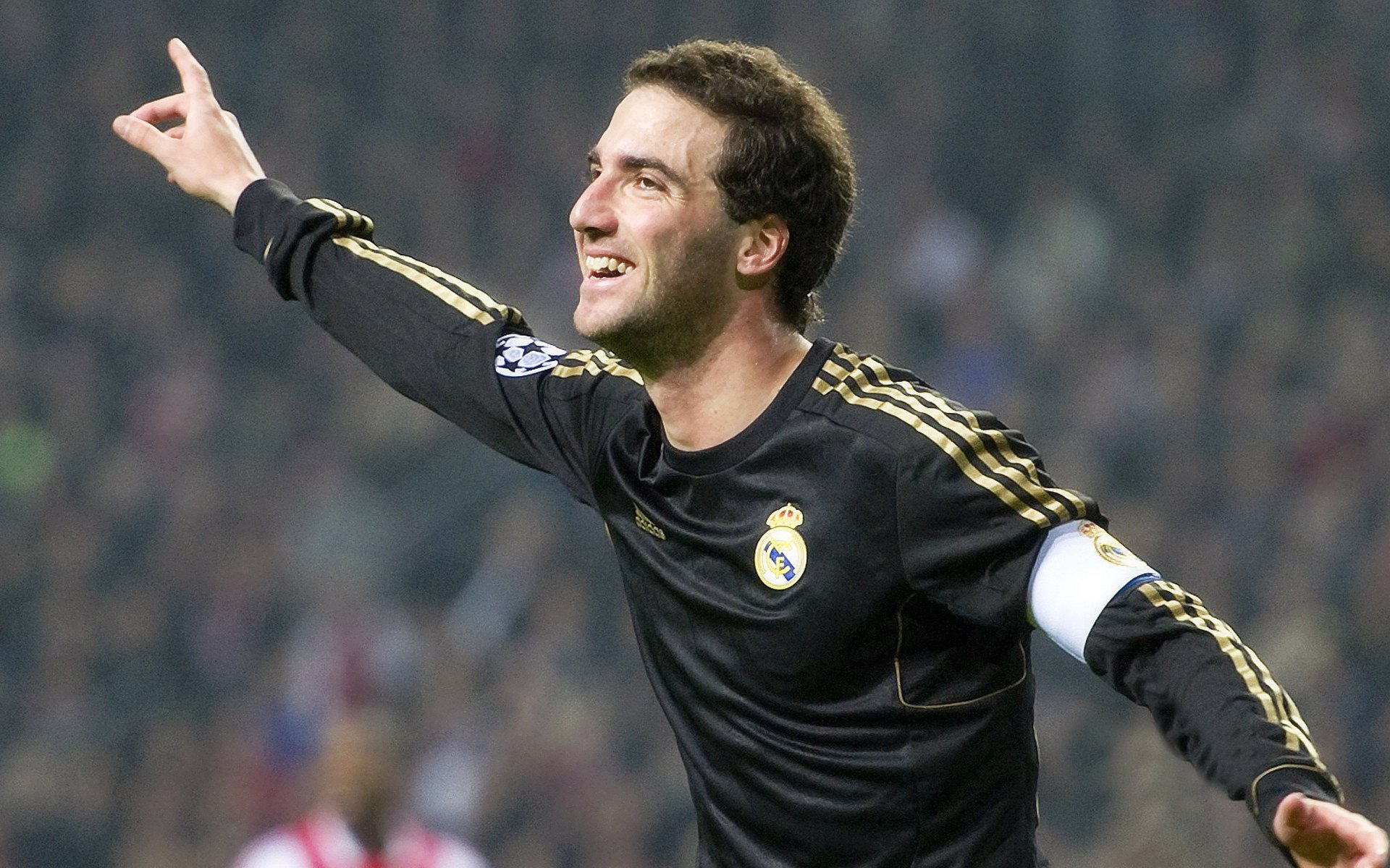 开云体育入口-西甲国家德比之夜，京多安用沉默的指挥棒，谱写了巴萨的胜利交响  第2张