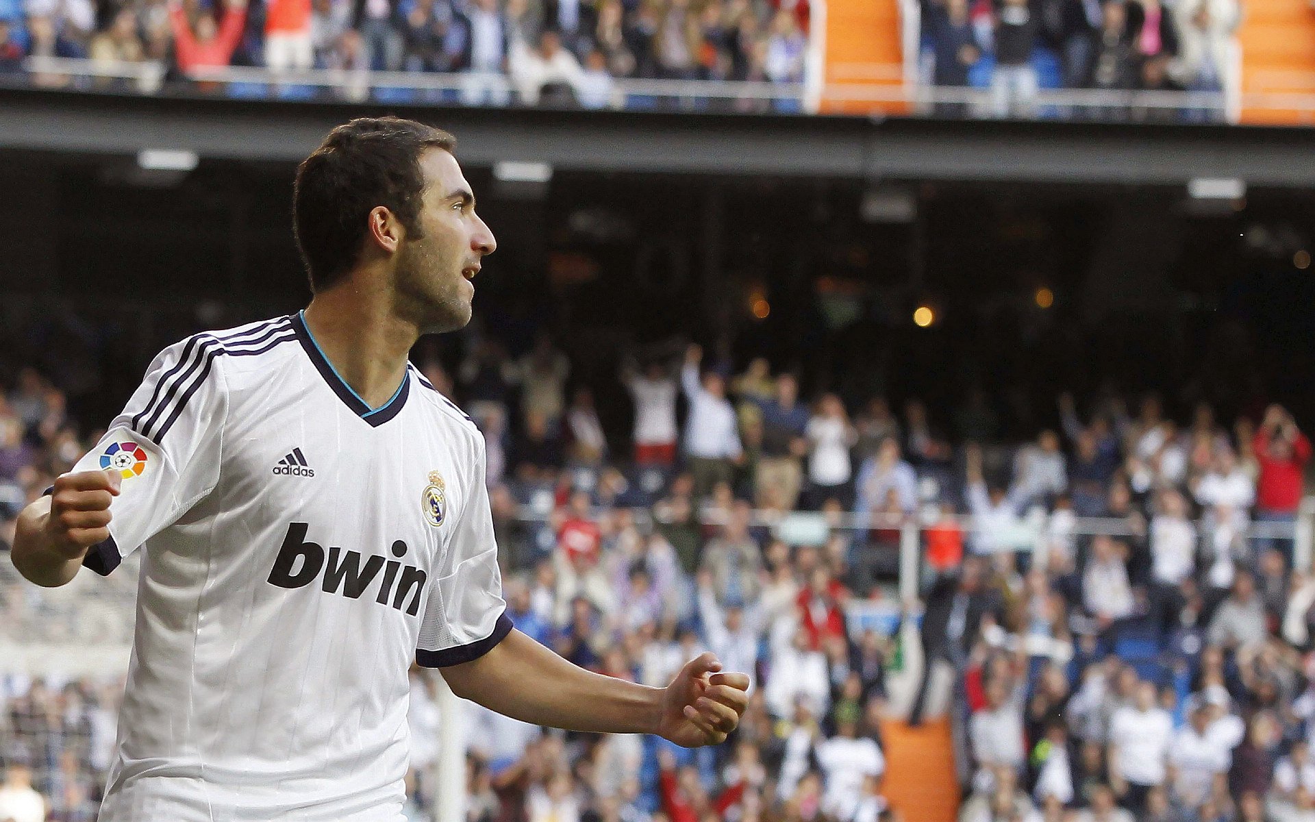 开云体育世界杯-西甲国家德比硝烟未散，尼克斯压哨绝杀诠释体育终极魅力  第2张